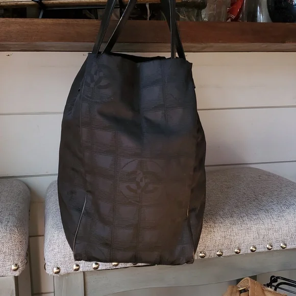 Chanel Travel Line Tote Bag in black nylon jacquard - Picture 12 of 16